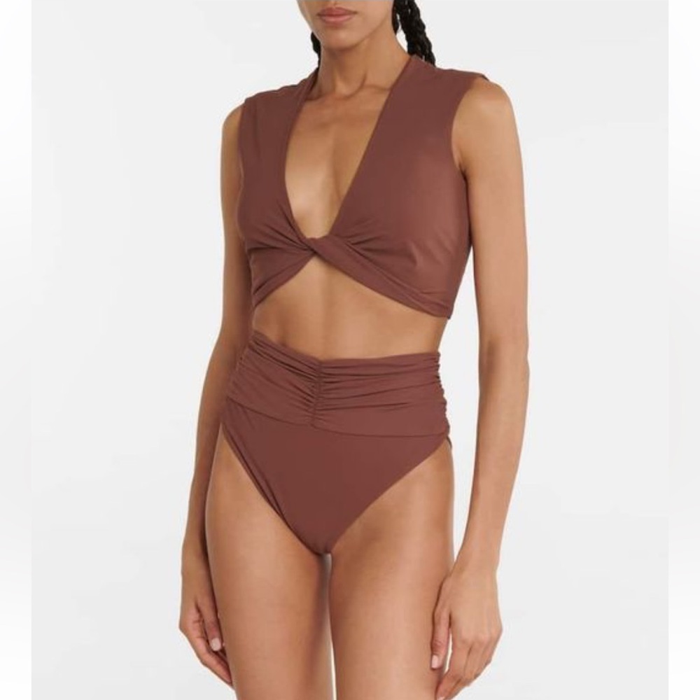 MAGDA BUTRYM
NEW High-rise ruched bikini bottoms size 42/8